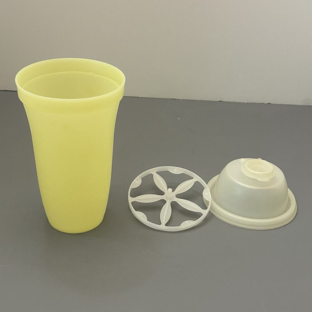 Vintage Tupperware Yellow Quick Shake Mixer/Blender w/ Pour Seal and Insert